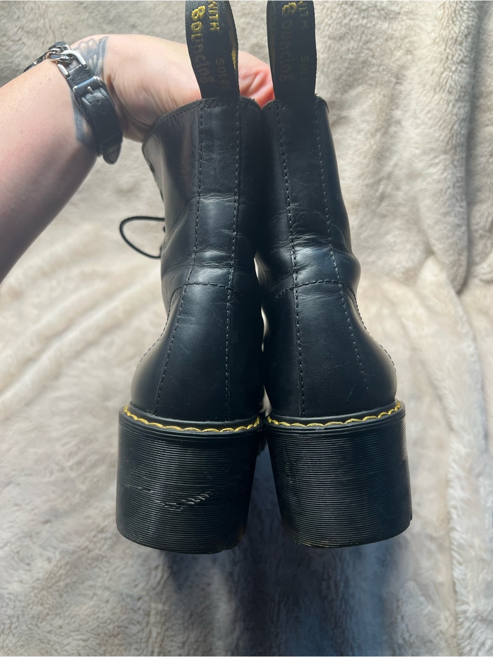 Dr. Martens Women's Shriver Hi platform boots size 8 - Picture 6 of 7